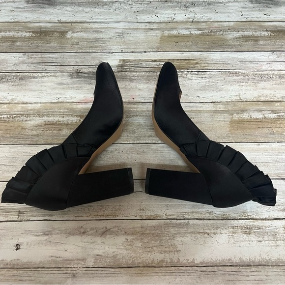 Botkier New York Vienna Ruffle Pump - Picture 10 of 16